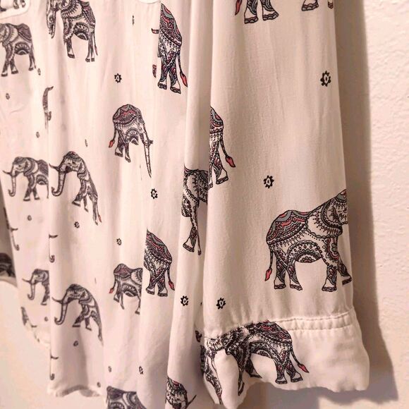 Torrid Harper Blouse Sz 2X Elephant Print Rayon V-Neck Roll Tab Sleeves - Picture 5 of 14
